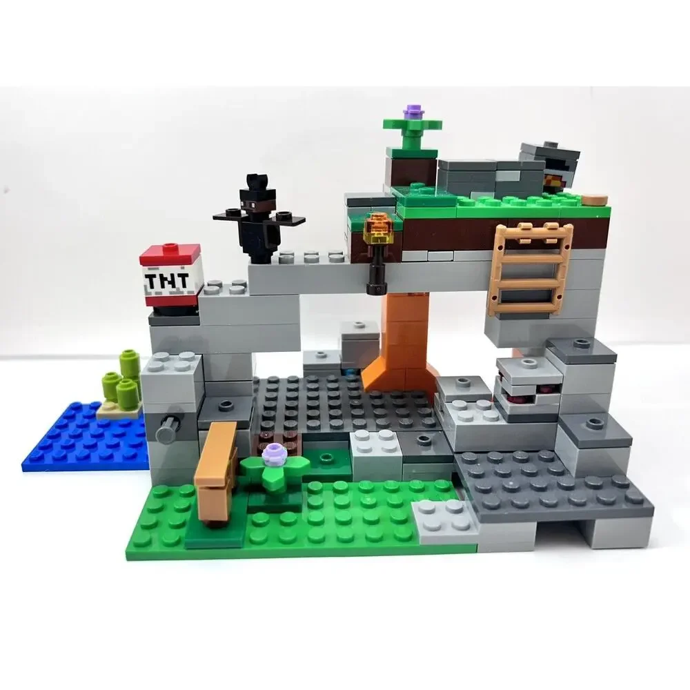 LEGO Minecraft The Zombie Cave 21141 100% Complete Minifigs & Manual Steve Baby - Picture 5 of 14
